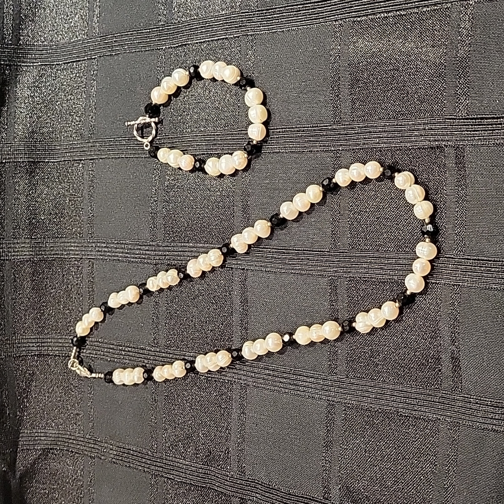 Cultured Pearl w Black crystal beads Necklace and Bracelet